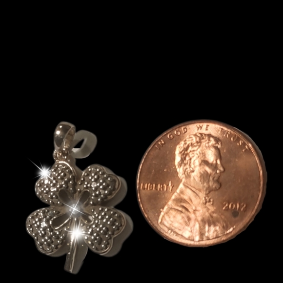 Sterling Silver Clover Leaf Pendant - Picture 12 of 16